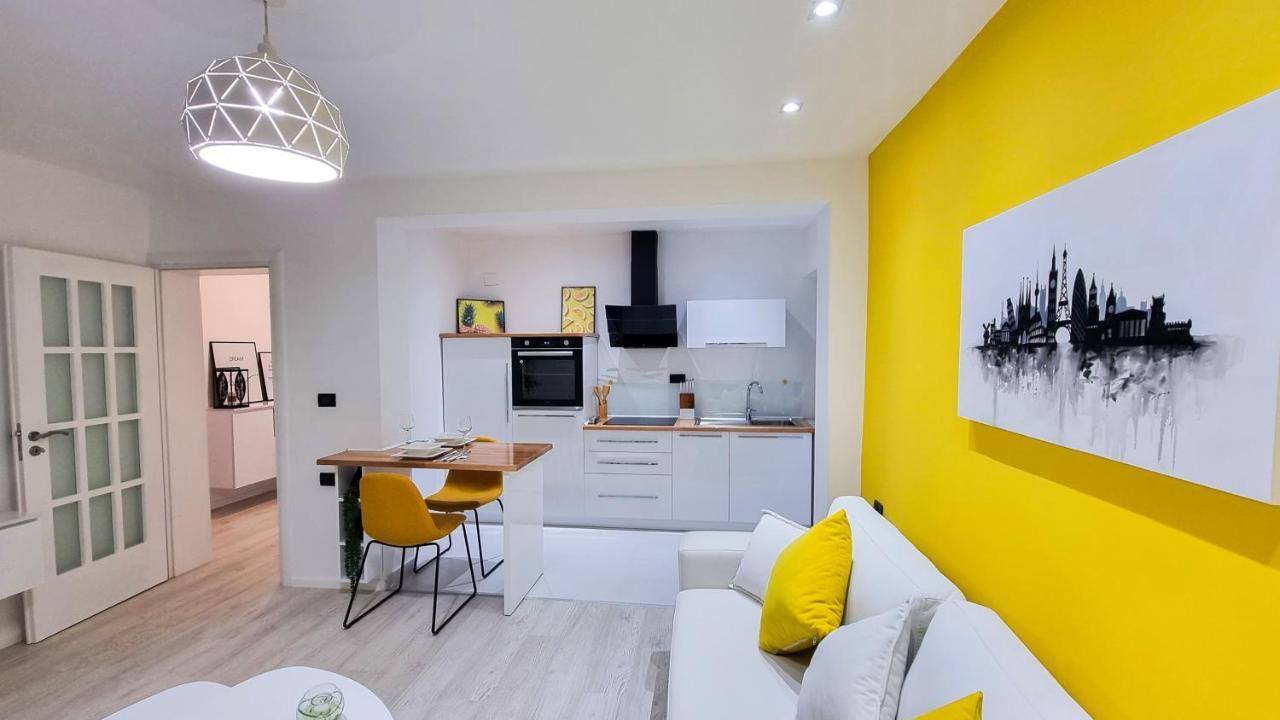 'The Yellow' Condo Berat Kültér fotó
