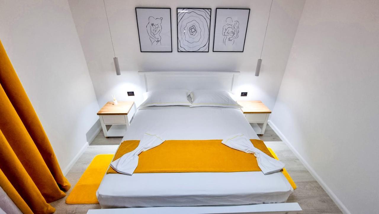 'The Yellow' Condo Berat Kültér fotó