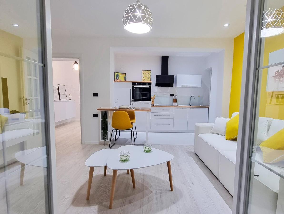'The Yellow' Condo Berat Kültér fotó
