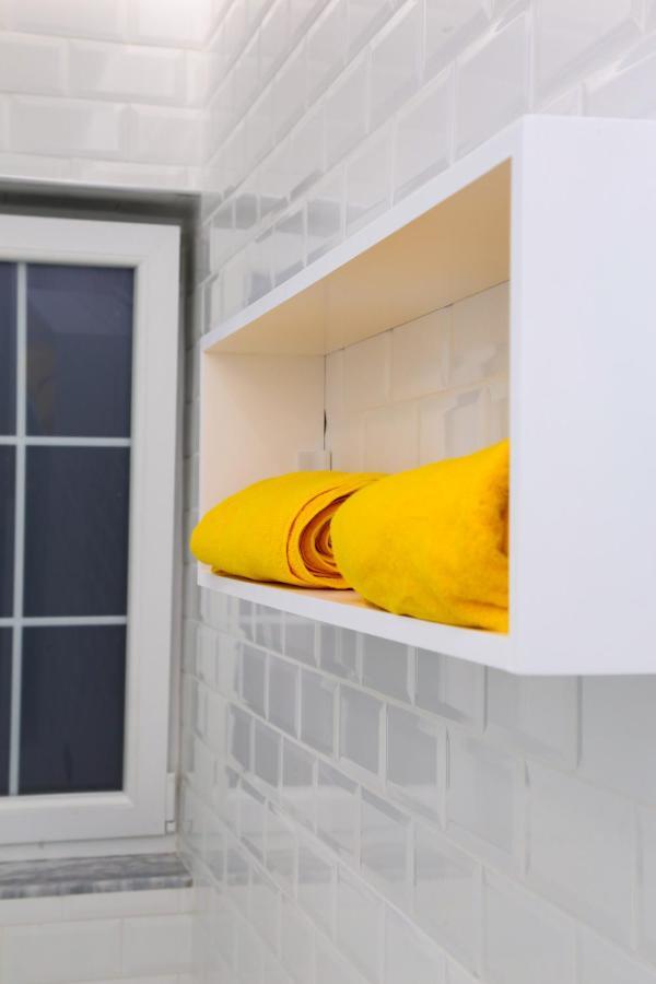 'The Yellow' Condo Berat Kültér fotó